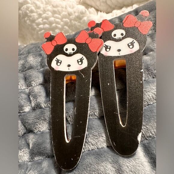 New Sanrio Kuromi Hair Clips 2pcs – Gothic Red Bow Acrylic Barrettes - Picture 4 of 17